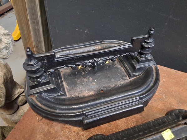 Lot 466 - BOOT SCRAPER