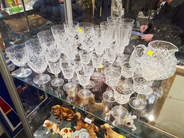 Lot 1402 - CRYSTAL