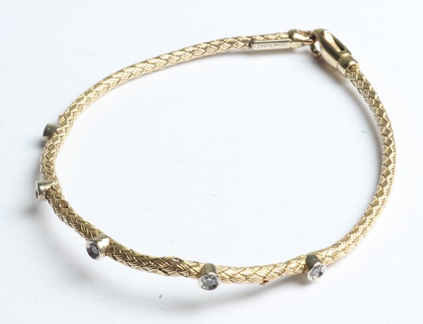 Lot 1030 - GOLD BRACELET
