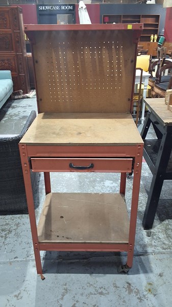 Lot 298 - WORKBENCH