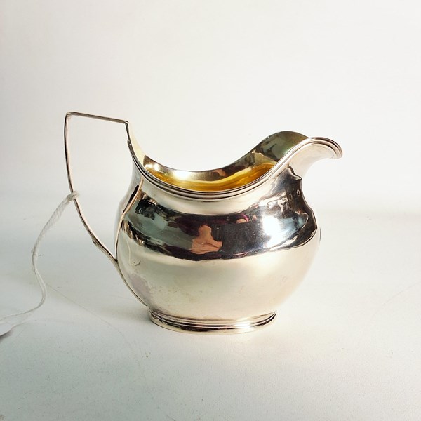 Lot 1067 - SILVER JUG