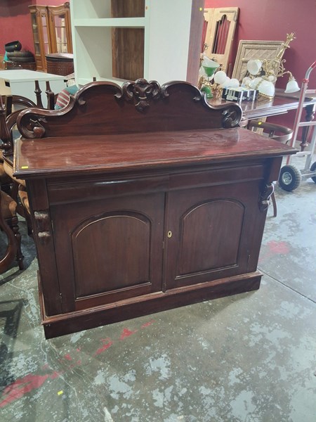 Lot 196 - CHIFFONIER