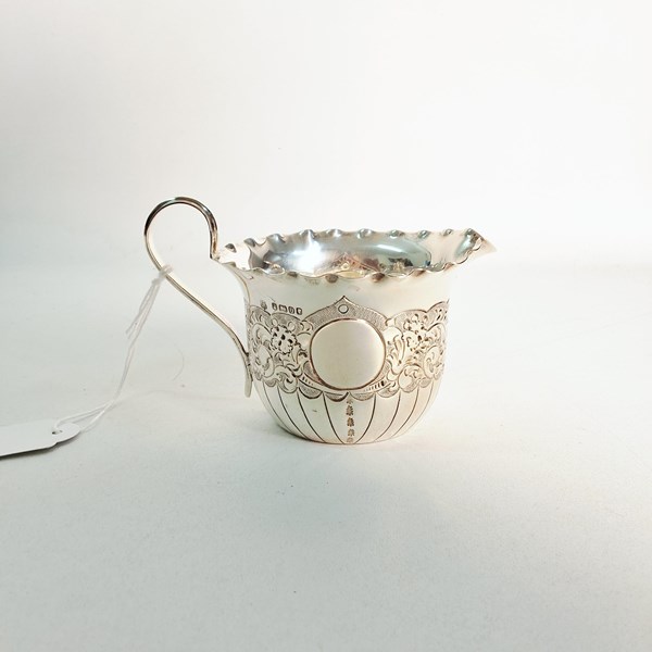 Lot 1066 - SILVER JUG