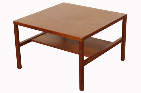 Lot 382 - LAMP TABLE