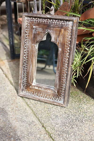 Lot 62 - MIRROR