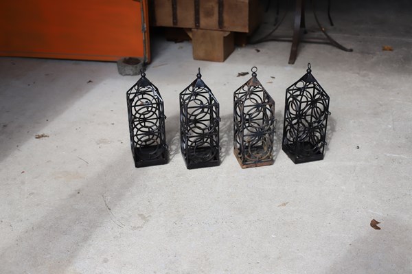Lot 125 - LANTERNS