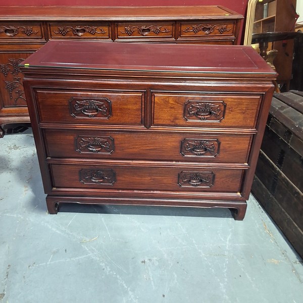 Lot 42 - CHEST OF DRAWERS