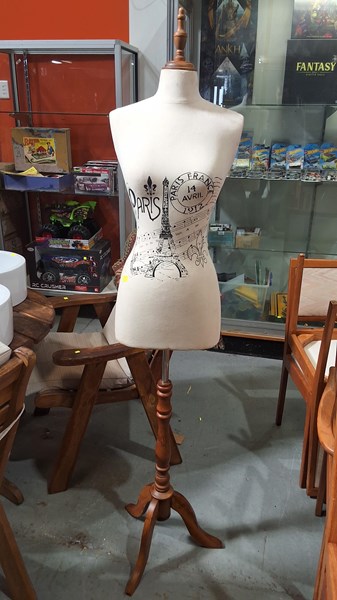 Lot 368 - MANNEQUIN
