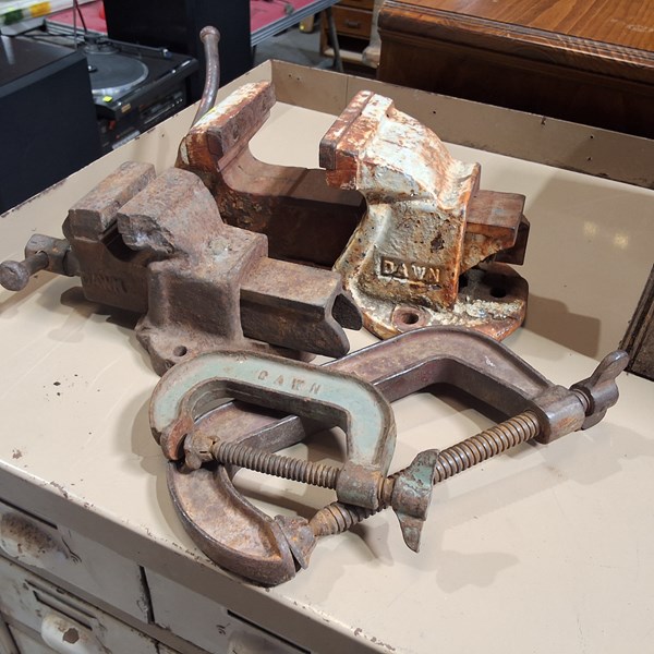 Lot 257 - VICES & CLAMPS