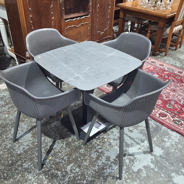 Lot 434 - OUTDOOR SET