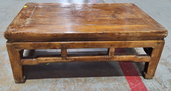 Lot 215 - CHINOISERIE TABLE
