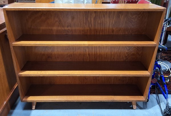 Lot 392 - BOOKSHELF