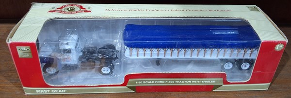 Lot 1458 - MODEL TRACTOR