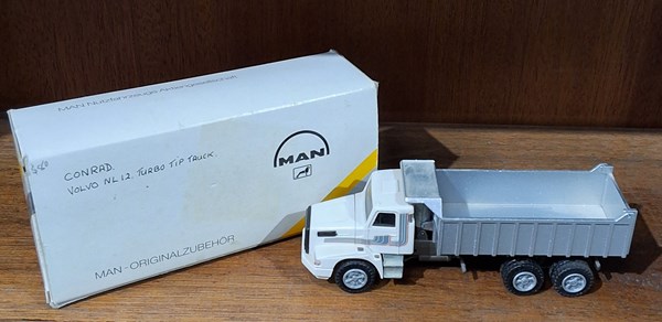 Lot 1459 - MODEL TRUCK