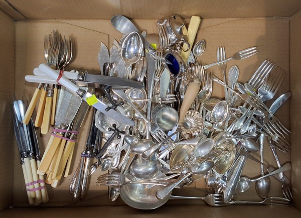 Lot 1290 - FLATWARE