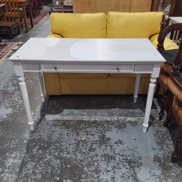 Lot 299 - DESK