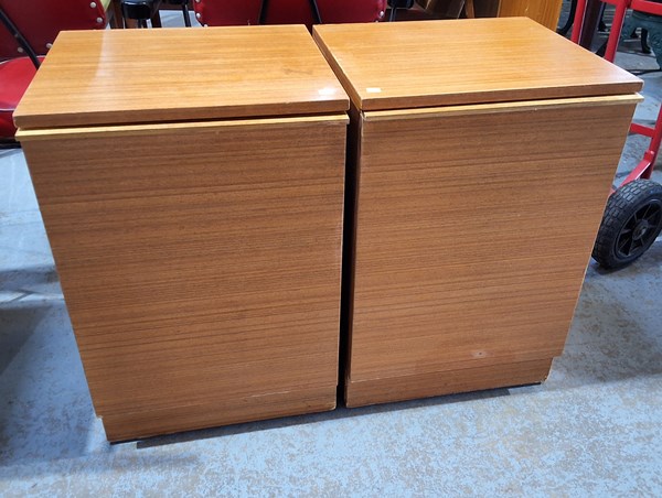 Lot 385 - BEDSIDES