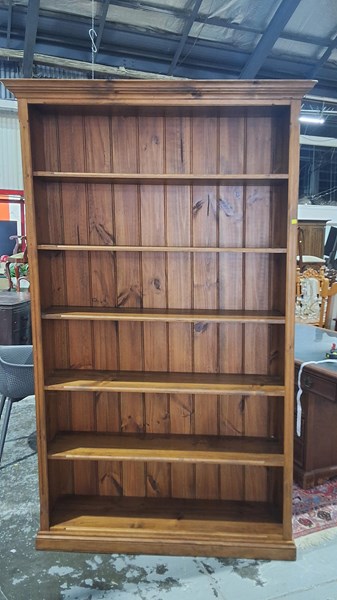 Lot 418 - BOOKSHELF