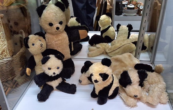 Lot 1409 - SOFT TOYS