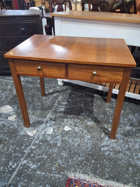 Lot 217 - DESK