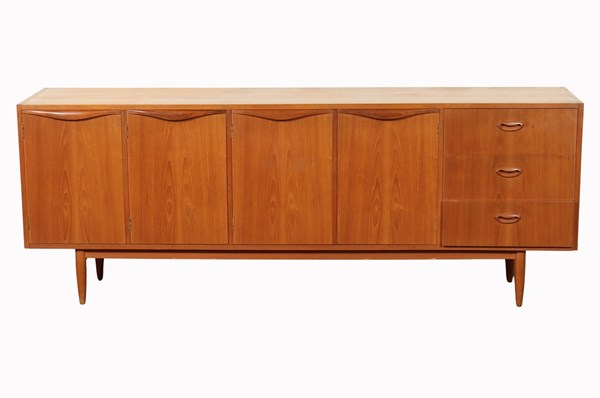 Lot 115 - SIDEBOARD