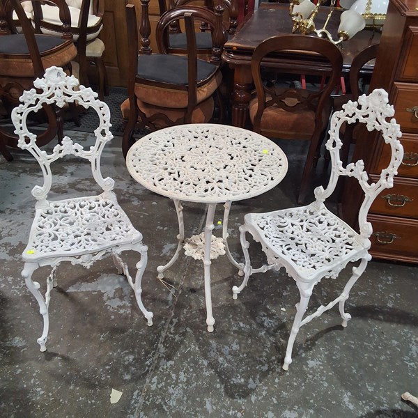 Lot 350 - OUTDOOR SETTING