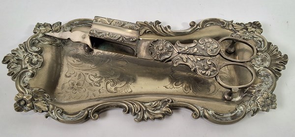 Lot 1085 - SNUFFER SCISSORS