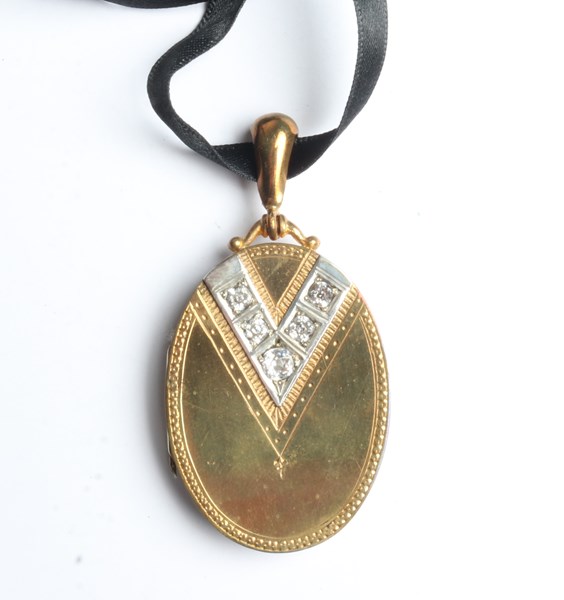 Lot 1046 - LOCKET