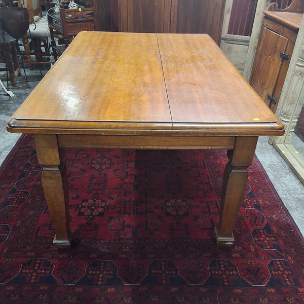 Lot 72 - DINING TABLE