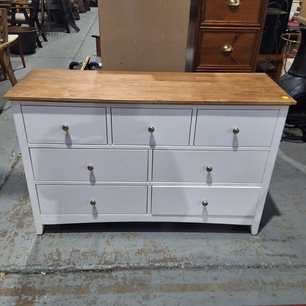 Lot 260 - CHEST OF DRAWERS