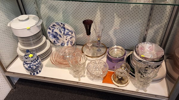 Lot 1384 - HOMEWARES