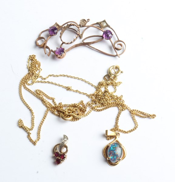 Lot 1056 - JEWELLERY