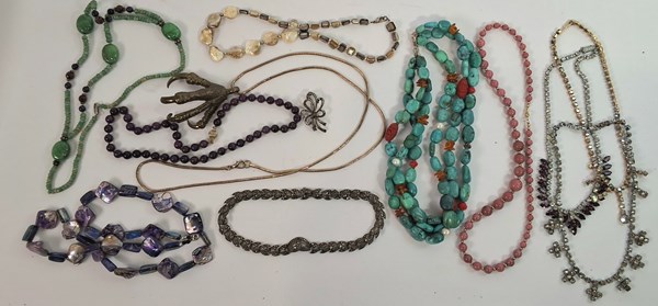 Lot 1058 - JEWELLERY