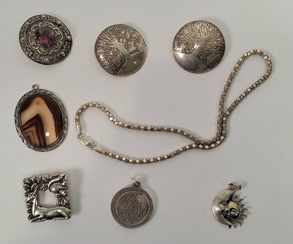 Lot 1089 - JEWELLERY