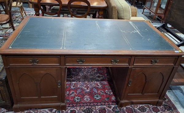 Lot 164 - PARTNERS DESK