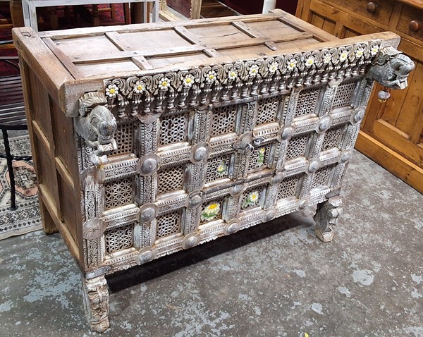Lot 84 - CABINET