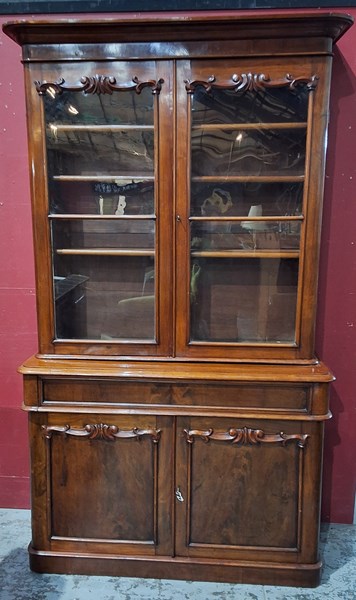 Lot 23 - BOOKSHELF