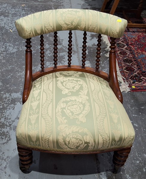 Lot 18 - NURSING CHAIR
