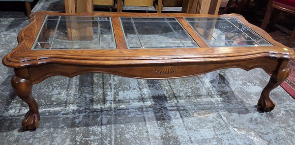 Lot 214 - COFFEE TABLE