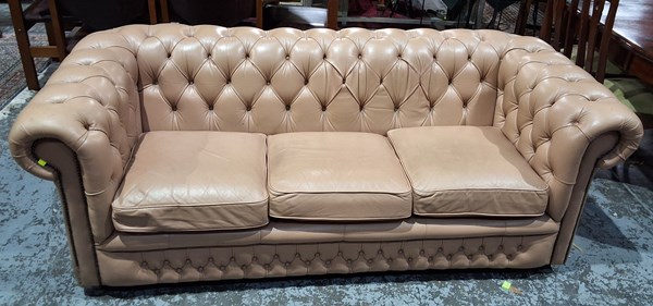 Lot 149 - CHESTERFIELD LOUNGE