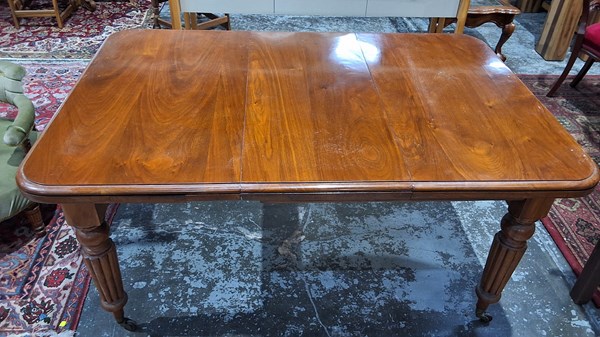 Lot 221 - DINING TABLE
