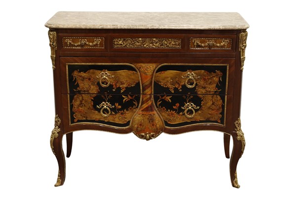 Lot 148 - LOUIS XV STYLE COMMODE