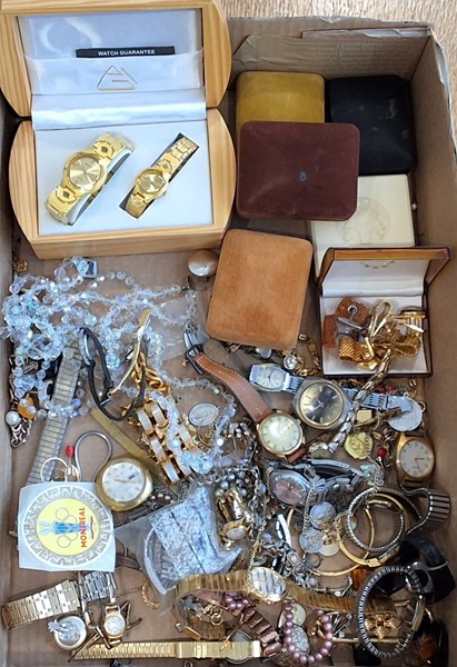 Lot 1370 - JEWELLERY