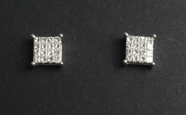Lot 1048 - DIAMOND EARRINGS