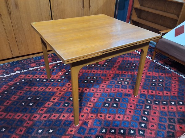 Lot 399 - DINING TABLE