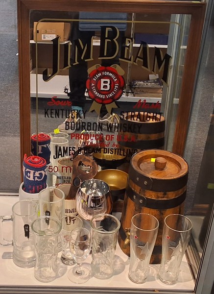 Lot 1438 - BAR ROOM COLLECTABLES
