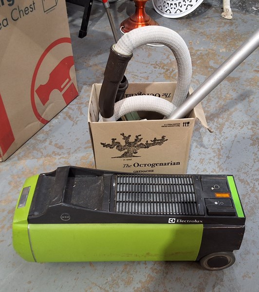 Lot 288 - RETRO VACUUM