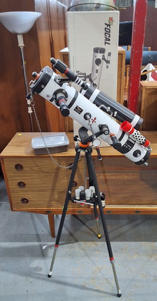 Lot 504 - STARGAZING TELESCOPE