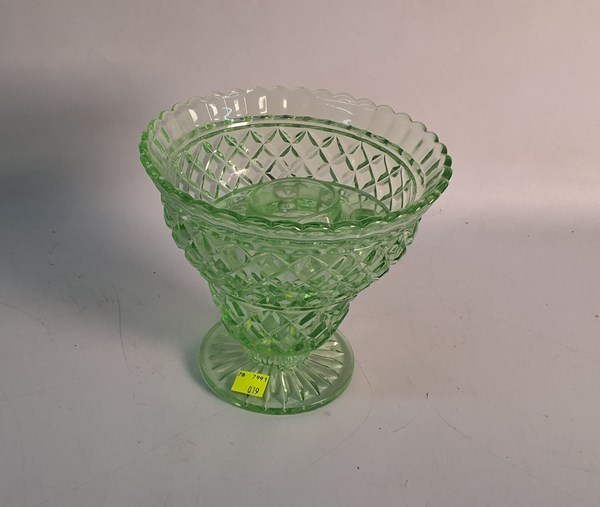 Lot 1192 - URANIUM GLASS