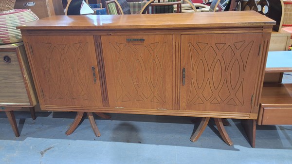 Lot 376 - SIDEBOARD